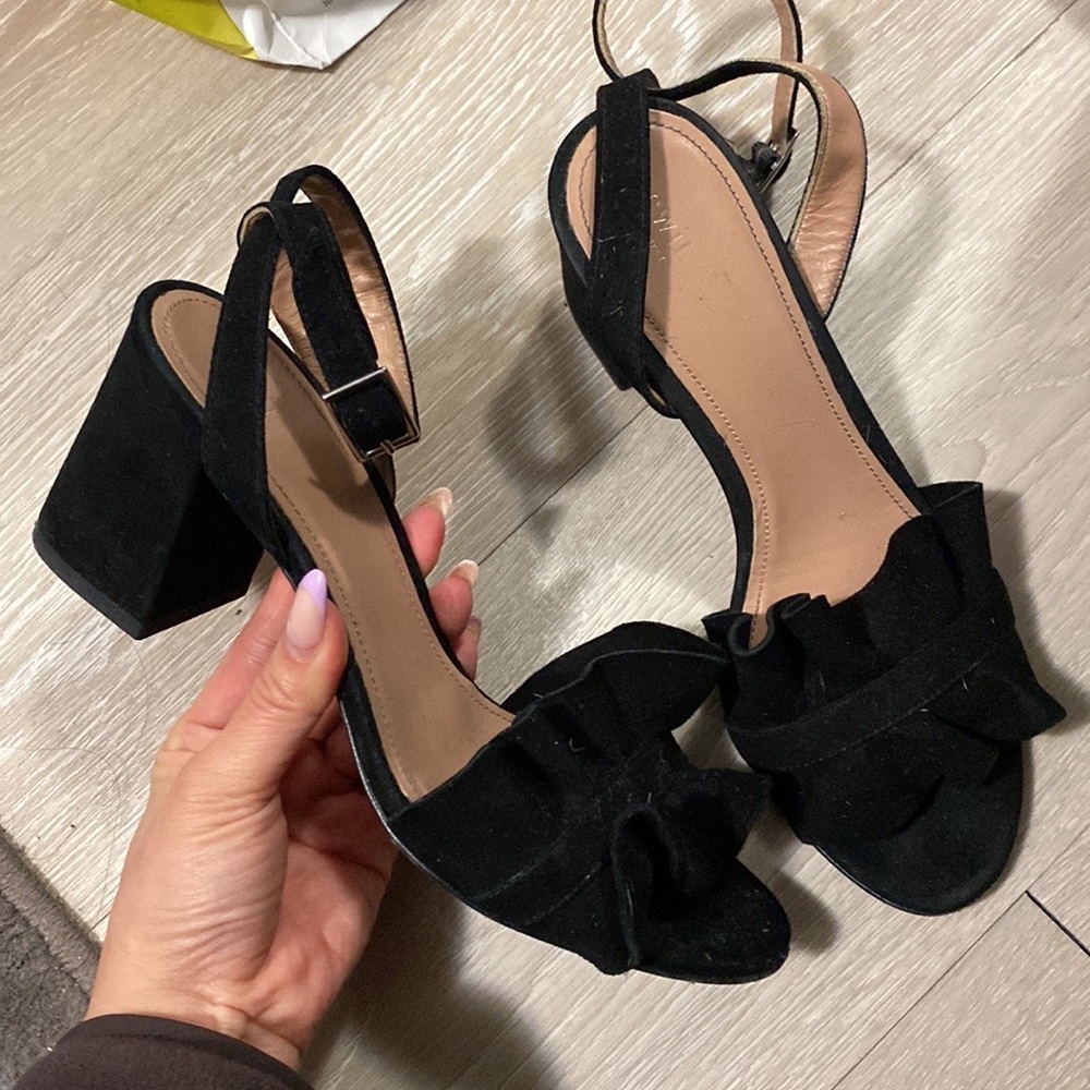 Lewit ruffle suede heel